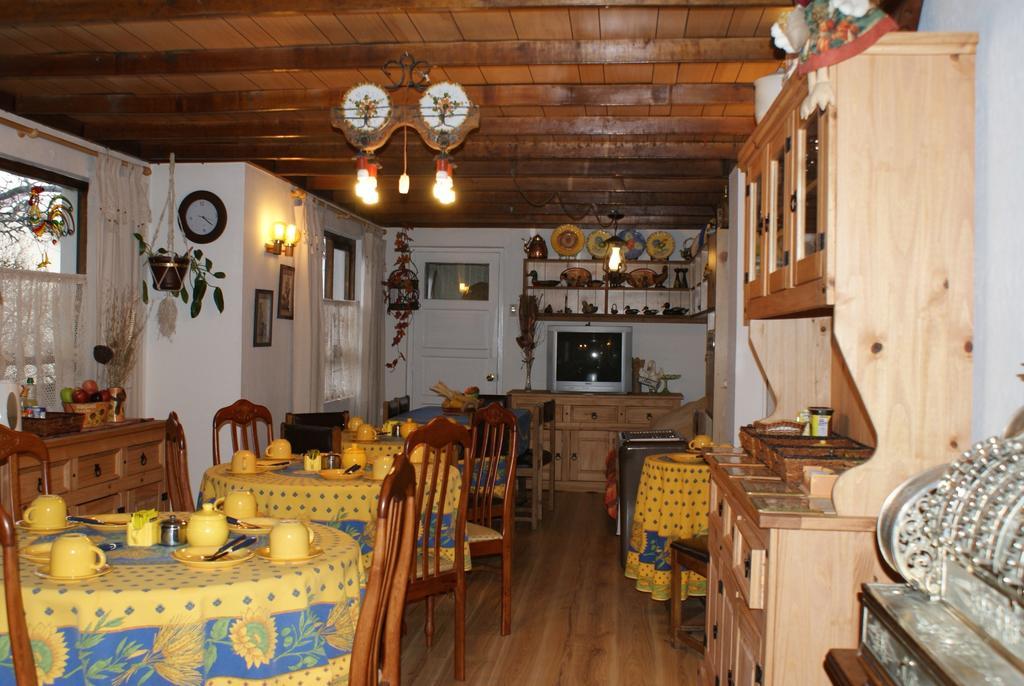 Hostal Y Cabanas Ainil Punta Arenas Ngoại thất bức ảnh