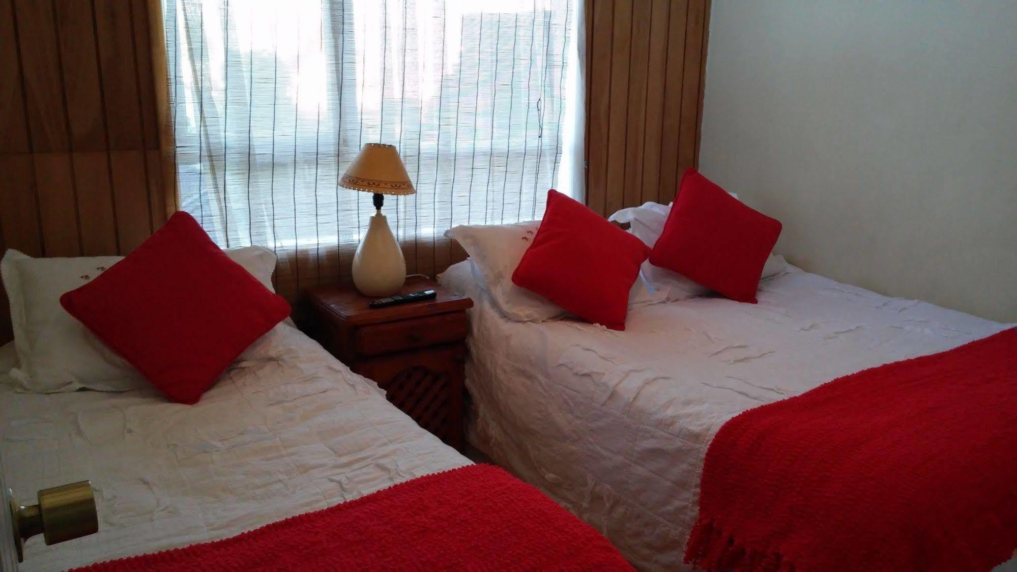Hostal Y Cabanas Ainil Punta Arenas Ngoại thất bức ảnh