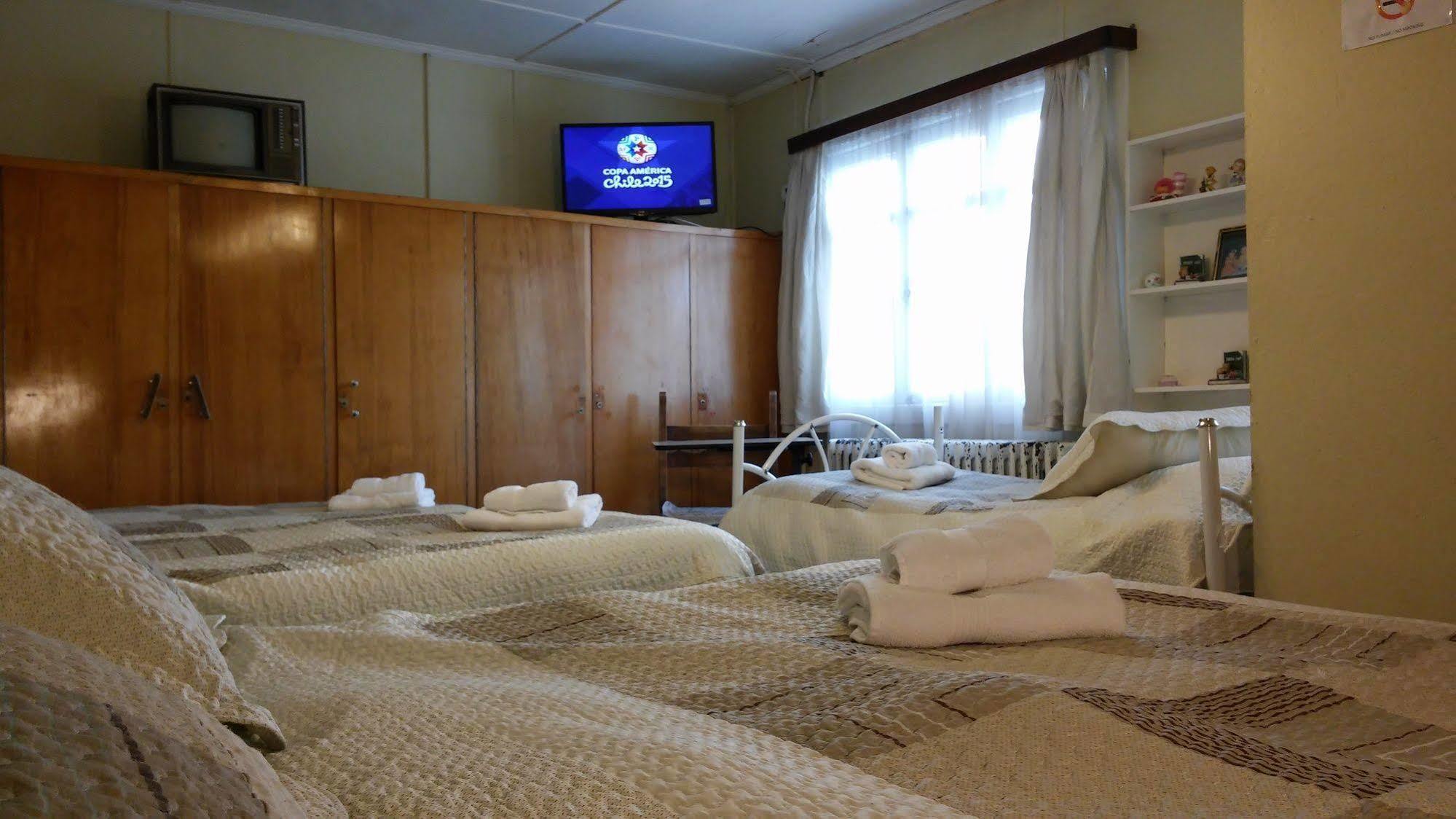 Hostal Y Cabanas Ainil Punta Arenas Ngoại thất bức ảnh