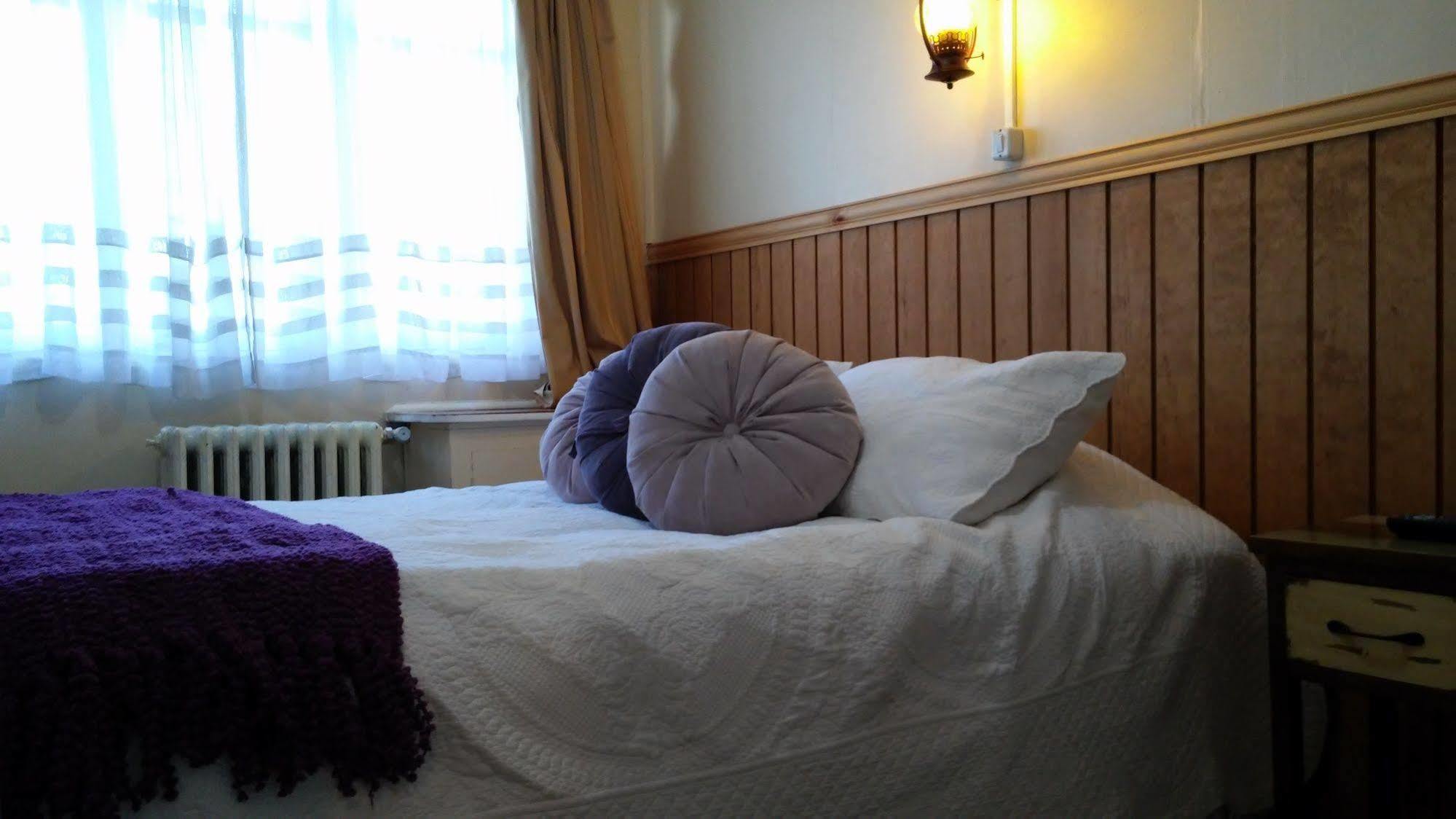 Hostal Y Cabanas Ainil Punta Arenas Ngoại thất bức ảnh