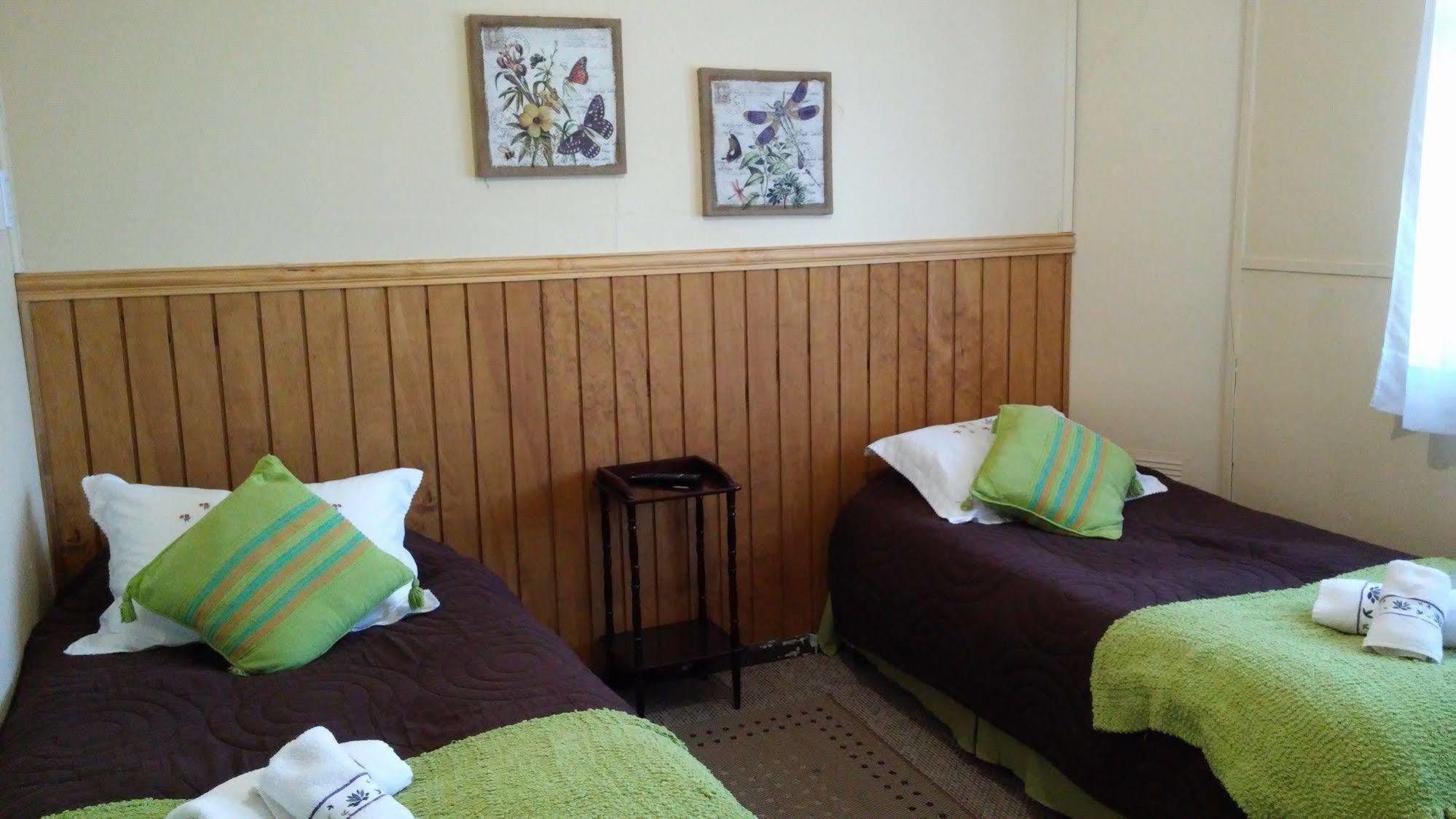 Hostal Y Cabanas Ainil Punta Arenas Ngoại thất bức ảnh