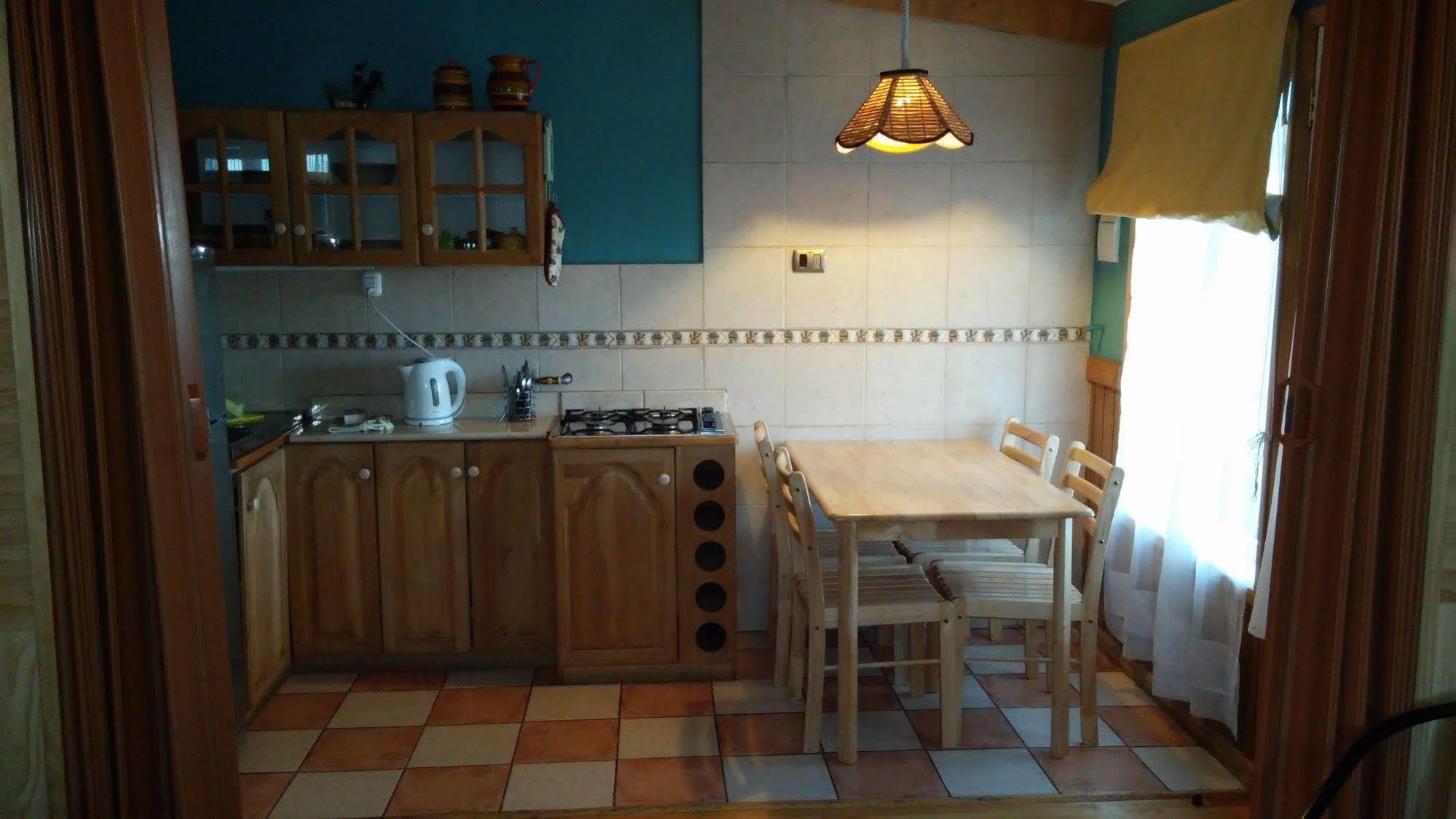 Hostal Y Cabanas Ainil Punta Arenas Ngoại thất bức ảnh