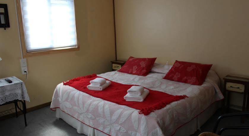 Hostal Y Cabanas Ainil Punta Arenas Ngoại thất bức ảnh