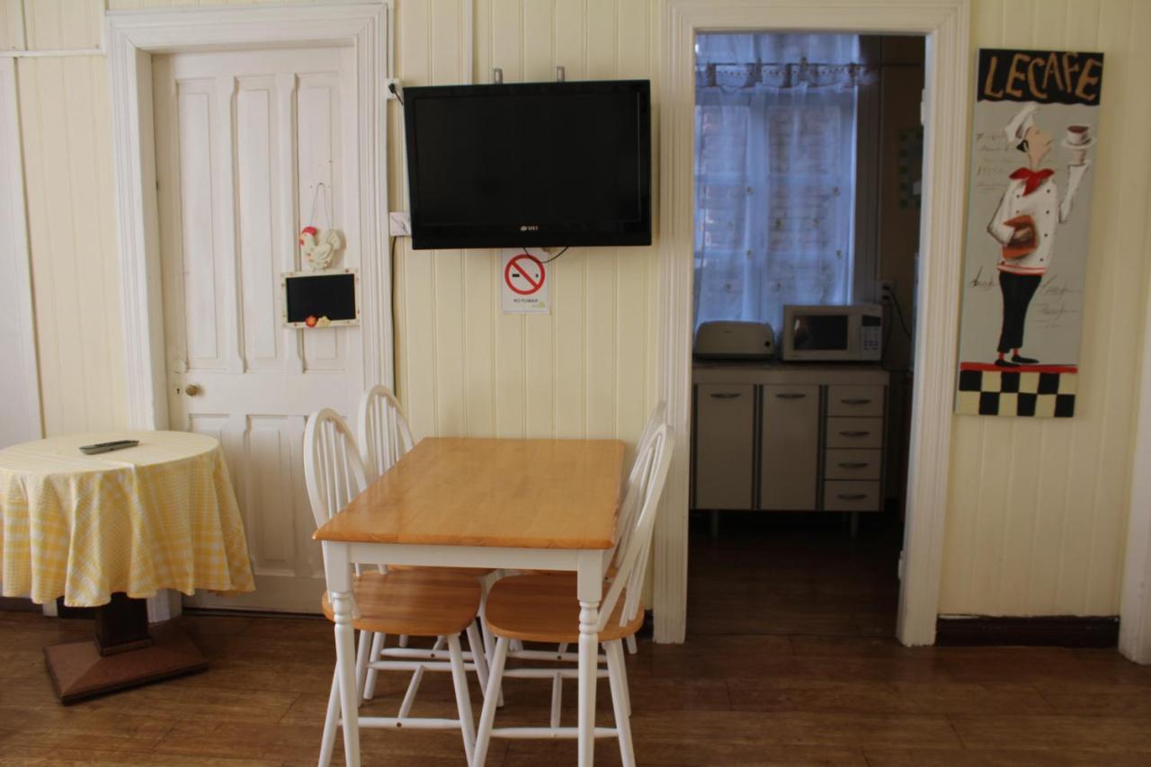 Hostal Y Cabanas Ainil Punta Arenas Ngoại thất bức ảnh
