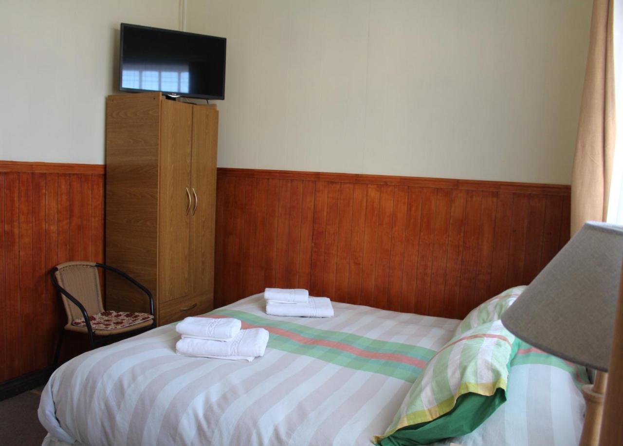 Hostal Y Cabanas Ainil Punta Arenas Ngoại thất bức ảnh