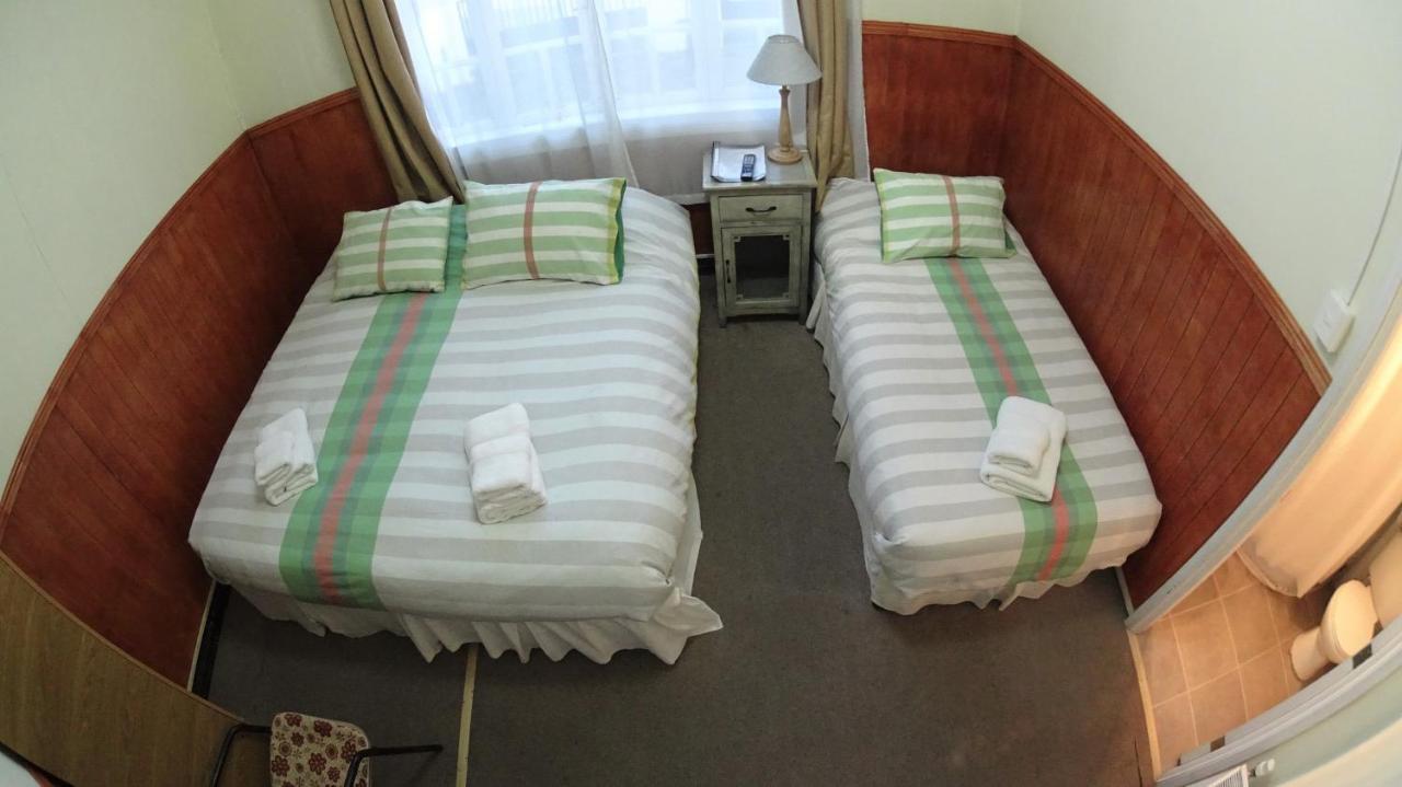 Hostal Y Cabanas Ainil Punta Arenas Ngoại thất bức ảnh